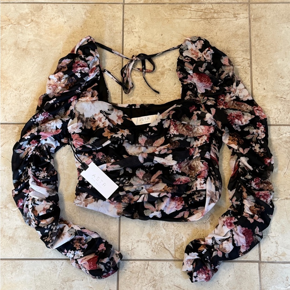 ASTR The Label Black Floral Ruched Long Sleeve Crop Top NWT Size M